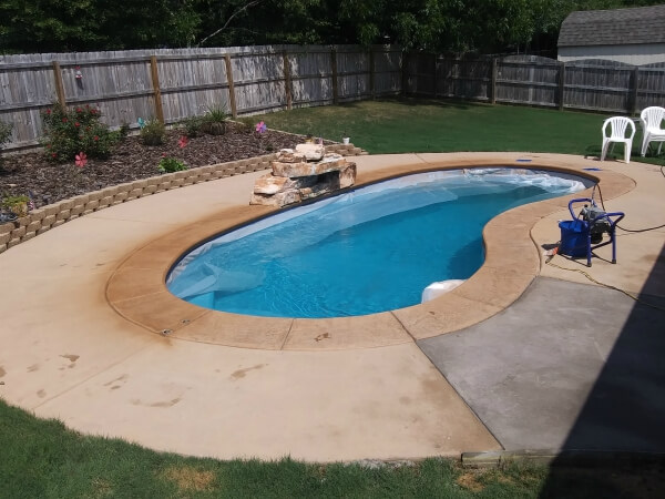 3-swimming-pool-concrete-deck-section-replaced-600x450